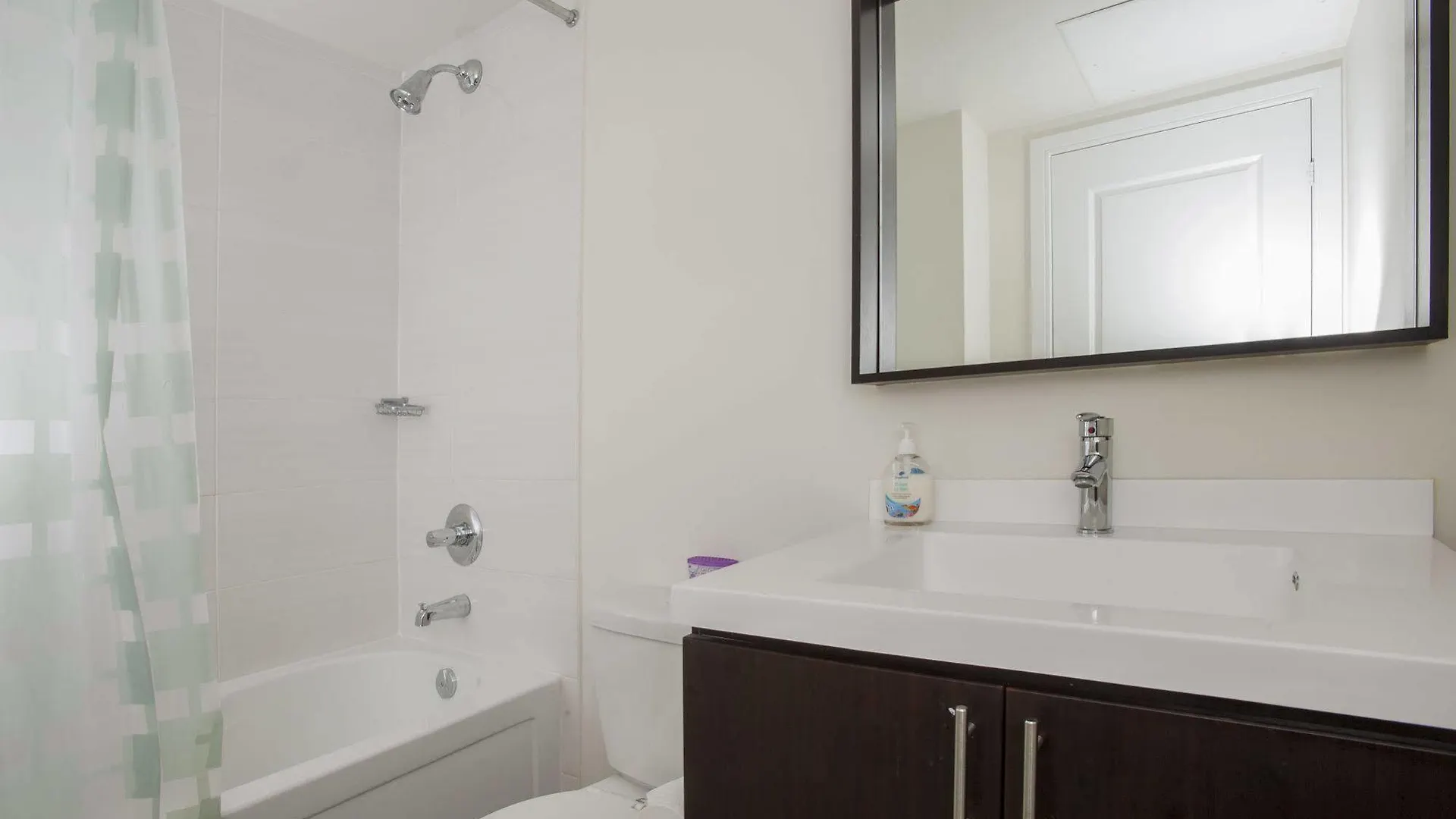 *** Hotel Life Suites Luxury Downtown Condos Toronto Canada