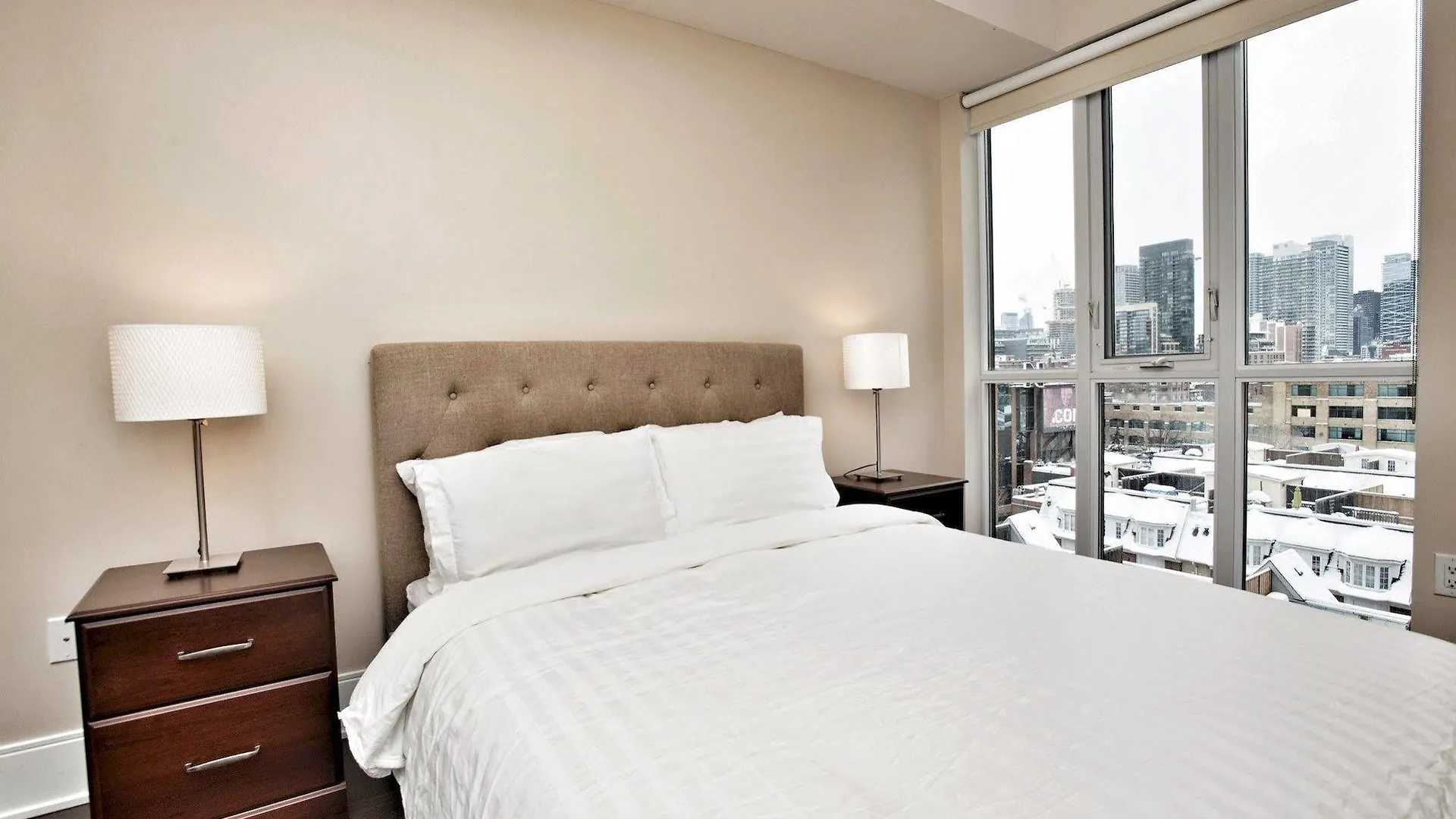 Life Suites Luxury Downtown Condos Toronto 3*,  Canada