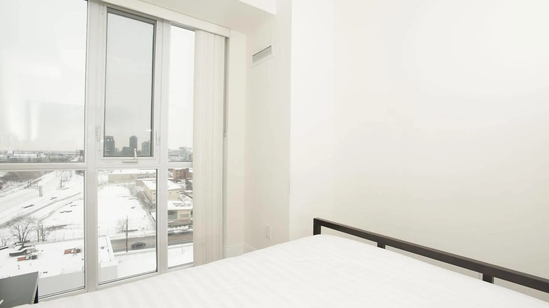 *** Hotel Life Suites Luxury Downtown Condos Toronto Canada